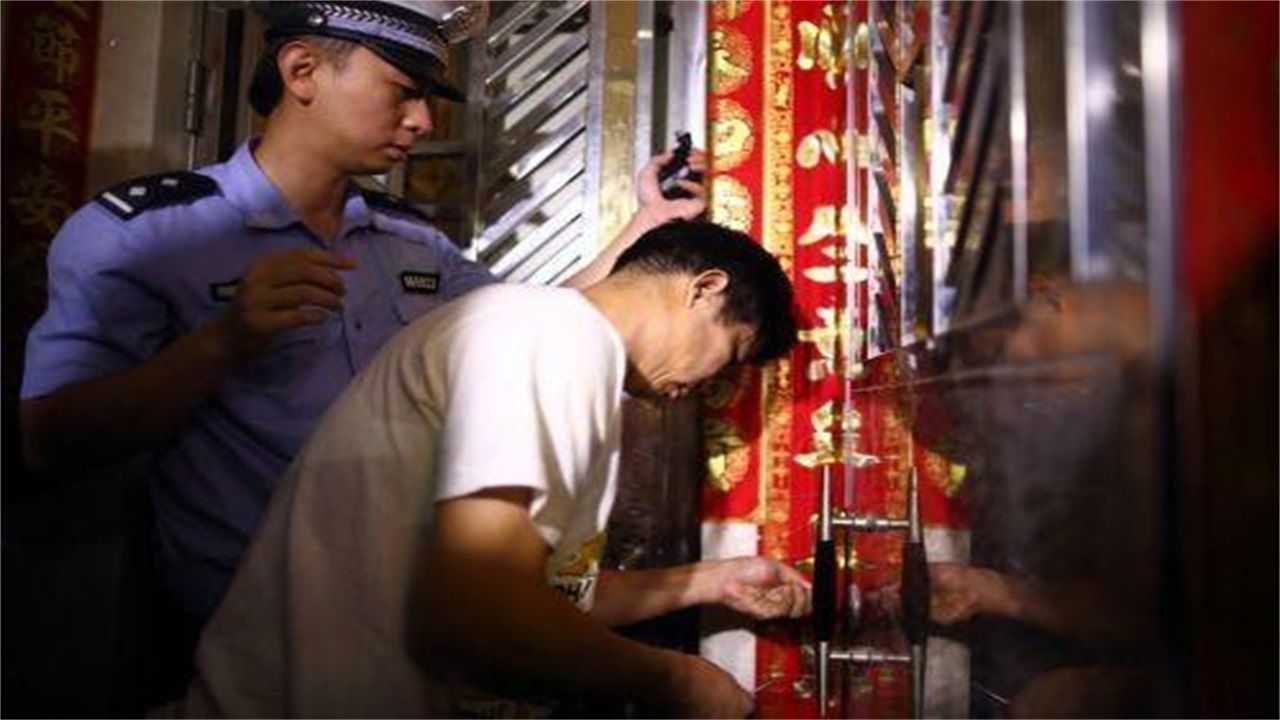 泸州请开锁师傅开了锁后，师傅为什么一般都不进门，就算主人请也不进去？